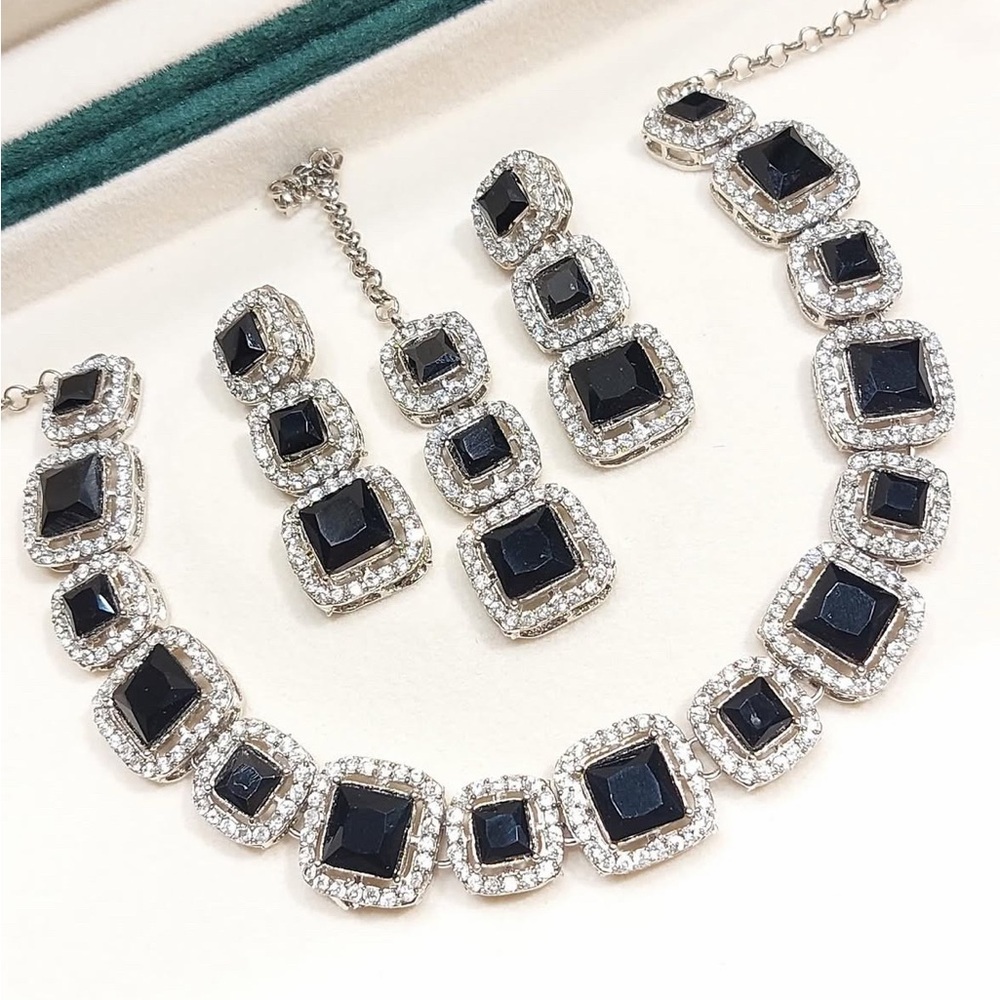 Elegant Black and Silver Jewelry Set